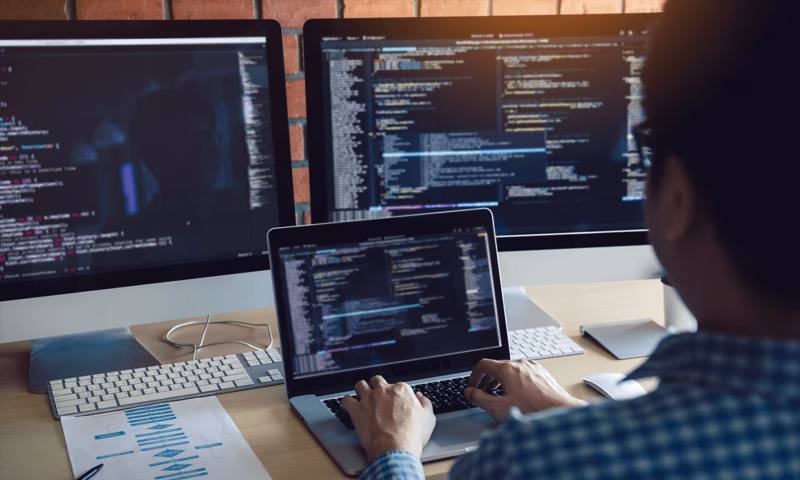数据科学选型:R与Python如何赋能额尔古纳市网站建设?